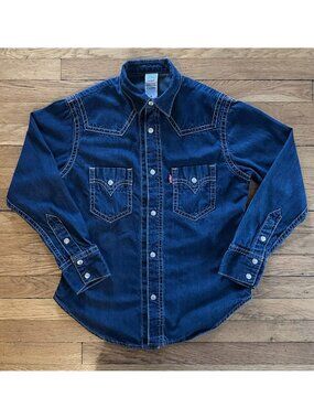 Levi’s Type 1 Women's Western Denim Shirt – Size M – Silver Snap Closure